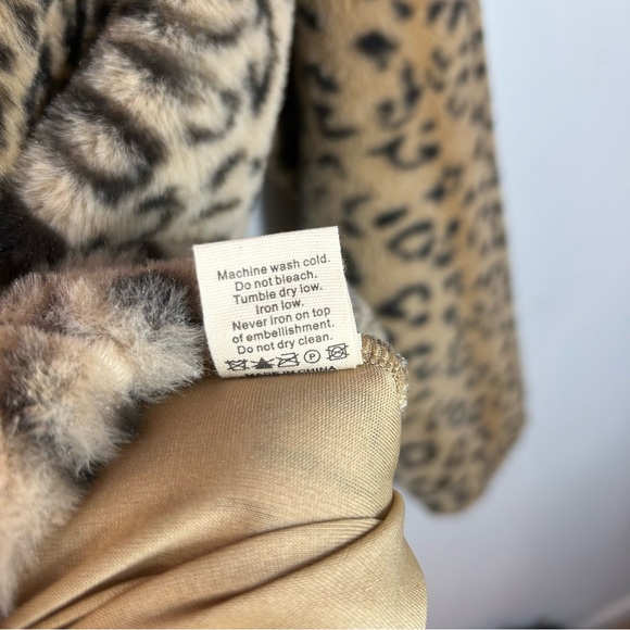 PINK LILY | Fuzzy Leopard Cheetah Henley Zip - Picture 4 of 5